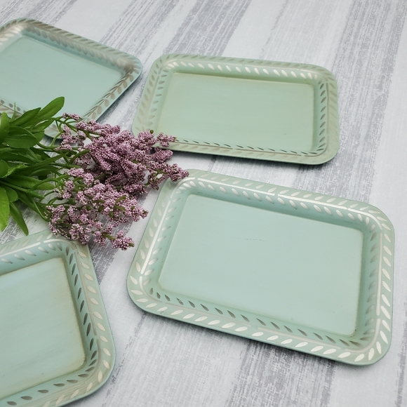 The American Art Works Inc Other - VINTAGE Social Supper Trays *